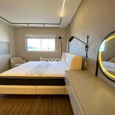 Apartamento com 111m², 3 quartos (sendo 2 suítes), 2 garagens, no bairro Estreito em Florianópolis