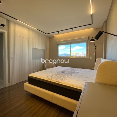 Apartamento com 111m², 3 quartos (sendo 2 suítes), 2 garagens, no bairro Estreito em Florianópolis
