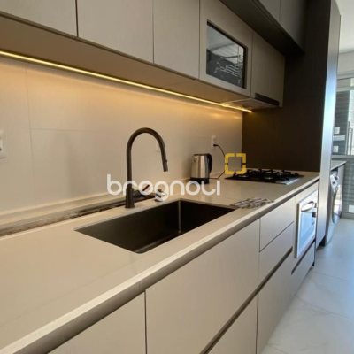 Apartamento com 111m², 3 quartos (sendo 2 suítes), 2 garagens, no bairro Estreito em Florianópolis