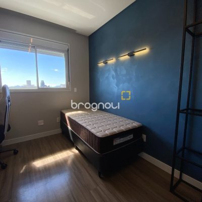 Apartamento com 111m², 3 quartos (sendo 2 suítes), 2 garagens, no bairro Estreito em Florianópolis