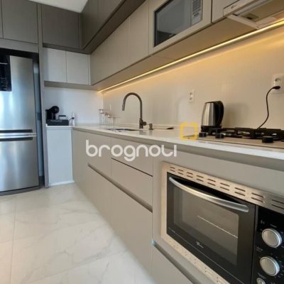 Apartamento com 111m², 3 quartos (sendo 2 suítes), 2 garagens, no bairro Estreito em Florianópolis