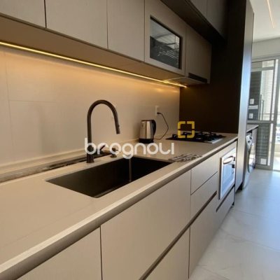 Apartamento com 111m², 3 quartos (sendo 2 suítes), 2 garagens, no bairro Estreito em Florianópolis