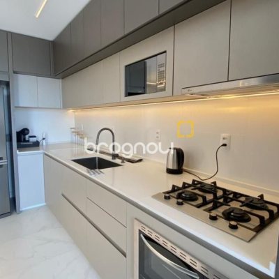 Apartamento com 111m², 3 quartos (sendo 2 suítes), 2 garagens, no bairro Estreito em Florianópolis