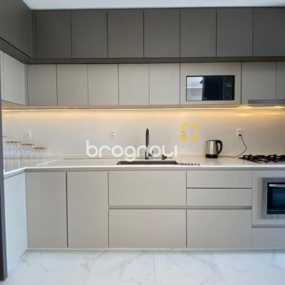 Apartamento com 111m², 3 quartos (sendo 2 suítes), 2 garagens, no bairro Estreito em Florianópolis