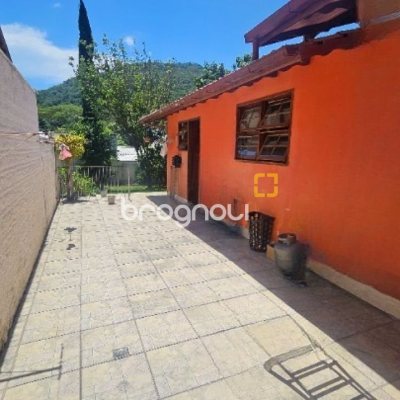 Casa com 130m², 3 quartos (sendo 1 suíte), 1 garagem, no bairro Rio Tavares em Florianópolis