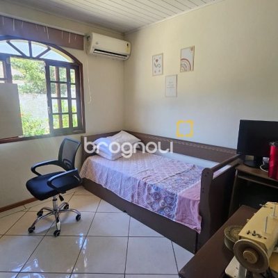 Casa com 130m², 3 quartos (sendo 1 suíte), 1 garagem, no bairro Rio Tavares em Florianópolis