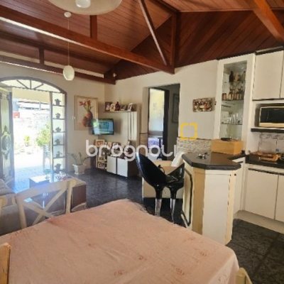 Casa com 130m², 3 quartos (sendo 1 suíte), 1 garagem, no bairro Rio Tavares em Florianópolis