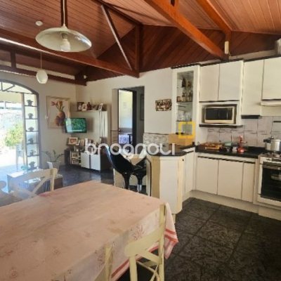 Casa com 130m², 3 quartos (sendo 1 suíte), 1 garagem, no bairro Rio Tavares em Florianópolis