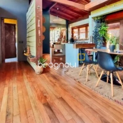 Casa com 362m², 3 quartos (sendo 1 suíte), 2 garagens, no bairro Novo Campeche em Florianópolis