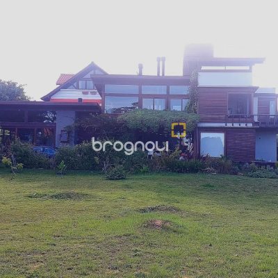 Casa com 362m², 3 quartos (sendo 1 suíte), 2 garagens, no bairro Novo Campeche em Florianópolis