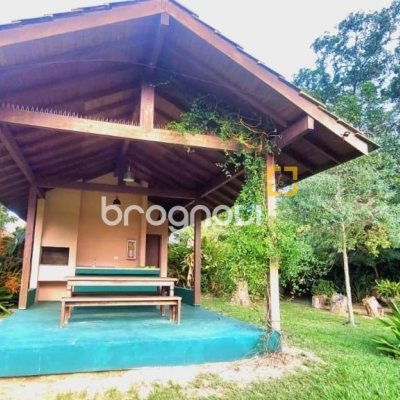 Casa com 362m², 3 quartos (sendo 1 suíte), 2 garagens, no bairro Novo Campeche em Florianópolis