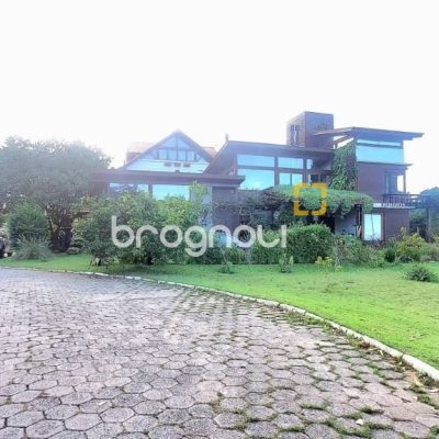 Casa com 362m², 3 quartos (sendo 1 suíte), 2 garagens, no bairro Novo Campeche em Florianópolis