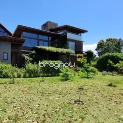 Casa com 362m², 3 quartos (sendo 1 suíte), 2 garagens, no bairro Novo Campeche em Florianópolis