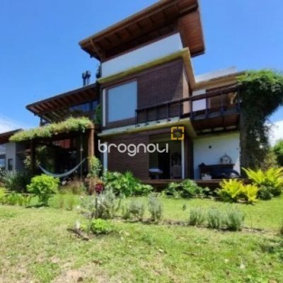 Casa com 362m², 3 quartos (sendo 1 suíte), 2 garagens, no bairro Novo Campeche em Florianópolis