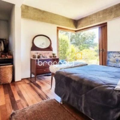 Casa com 362m², 3 quartos (sendo 1 suíte), 2 garagens, no bairro Novo Campeche em Florianópolis