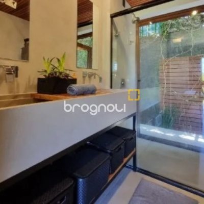Casa com 362m², 3 quartos (sendo 1 suíte), 2 garagens, no bairro Novo Campeche em Florianópolis