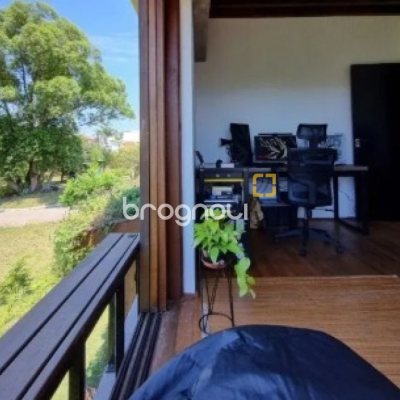 Casa com 362m², 3 quartos (sendo 1 suíte), 2 garagens, no bairro Novo Campeche em Florianópolis