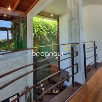 Casa com 362m², 3 quartos (sendo 1 suíte), 2 garagens, no bairro Novo Campeche em Florianópolis