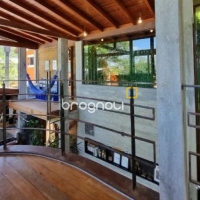 Casa com 362m², 3 quartos (sendo 1 suíte), 2 garagens, no bairro Novo Campeche em Florianópolis