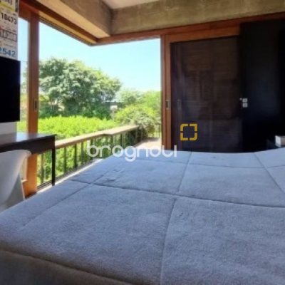 Casa com 362m², 3 quartos (sendo 1 suíte), 2 garagens, no bairro Novo Campeche em Florianópolis