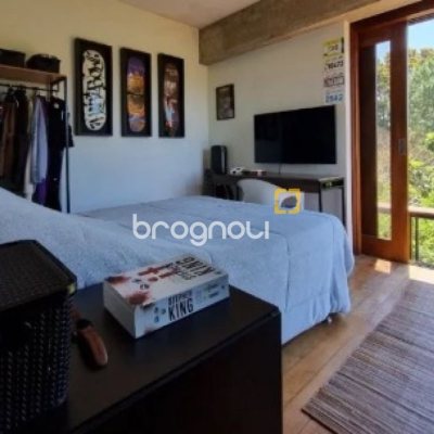 Casa com 362m², 3 quartos (sendo 1 suíte), 2 garagens, no bairro Novo Campeche em Florianópolis