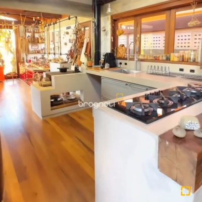 Casa com 362m², 3 quartos (sendo 1 suíte), 2 garagens, no bairro Novo Campeche em Florianópolis