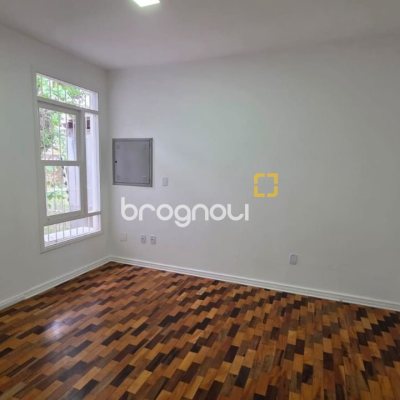 Casa Comercial com 272m², 4 garagens, no bairro Centro em Florianópolis