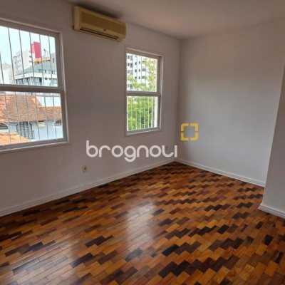 Casa Comercial com 272m², 4 garagens, no bairro Centro em Florianópolis