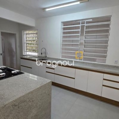 Casa Comercial com 272m², 4 garagens, no bairro Centro em Florianópolis