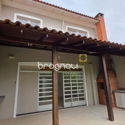Casa Comercial com 272m², 4 garagens, no bairro Centro em Florianópolis
