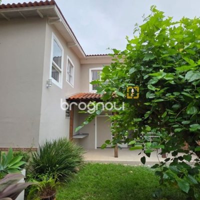 Casa Comercial com 272m², 4 garagens, no bairro Centro em Florianópolis