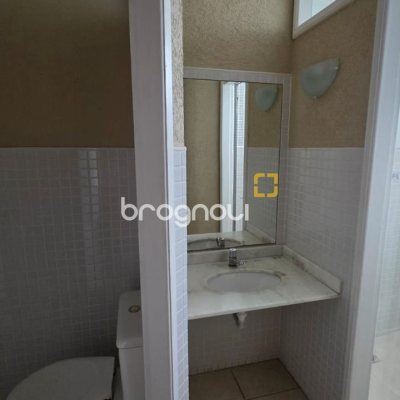 Casa Comercial com 272m², 4 garagens, no bairro Centro em Florianópolis