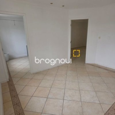 Casa Comercial com 272m², 4 garagens, no bairro Centro em Florianópolis