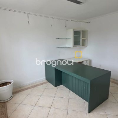 Casa Comercial com 272m², 4 garagens, no bairro Centro em Florianópolis