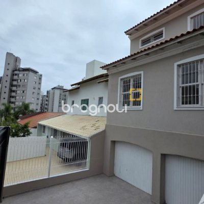 Casa Comercial com 272m², 4 garagens, no bairro Centro em Florianópolis