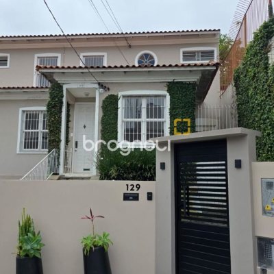 Casa Comercial com 272m², 4 garagens, no bairro Centro em Florianópolis