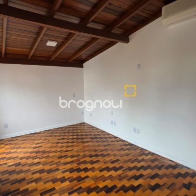 Casa Comercial com 272m², 4 garagens, no bairro Centro em Florianópolis