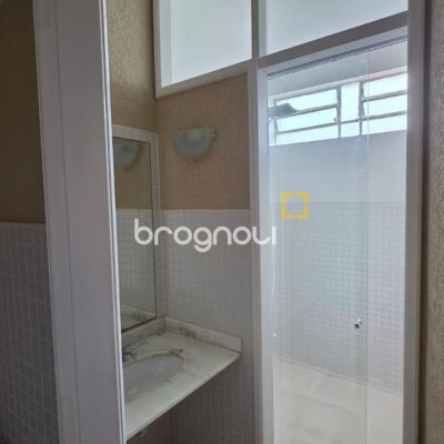 Casa Comercial com 272m², 4 garagens, no bairro Centro em Florianópolis