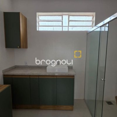 Casa Comercial com 272m², 4 garagens, no bairro Centro em Florianópolis