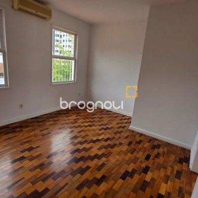 Casa Comercial com 272m², 4 garagens, no bairro Centro em Florianópolis