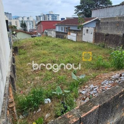 Terreno com 310m², no bairro Estreito em Florianópolis