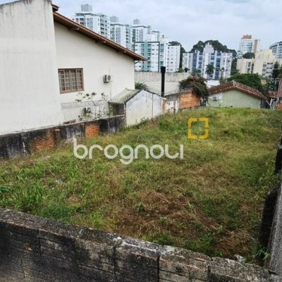Terreno com 310m², no bairro Estreito em Florianópolis
