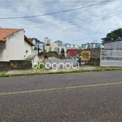 Terreno com 310m², no bairro Estreito em Florianópolis
