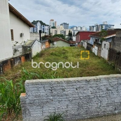 Terreno com 310m², no bairro Estreito em Florianópolis