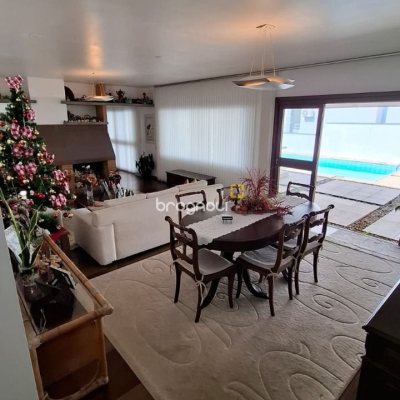 Casa com 400m², 4 quartos (sendo 1 suíte), no bairro Itaguaçu em Florianópolis