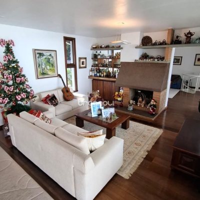 Casa com 400m², 4 quartos (sendo 1 suíte), no bairro Itaguaçu em Florianópolis