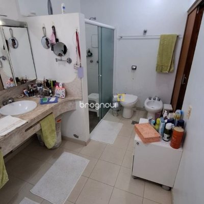 Casa com 400m², 4 quartos (sendo 1 suíte), no bairro Itaguaçu em Florianópolis