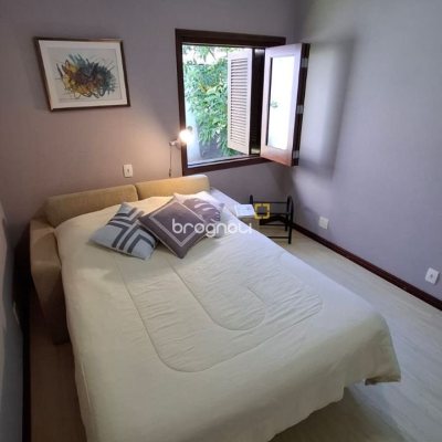 Casa com 400m², 4 quartos (sendo 1 suíte), no bairro Itaguaçu em Florianópolis