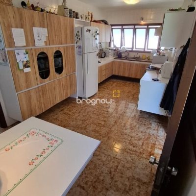 Casa com 400m², 4 quartos (sendo 1 suíte), no bairro Itaguaçu em Florianópolis