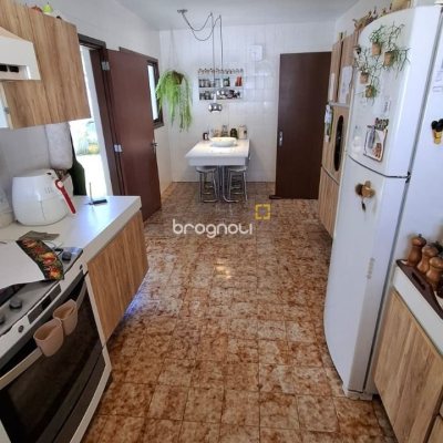 Casa com 400m², 4 quartos (sendo 1 suíte), no bairro Itaguaçu em Florianópolis